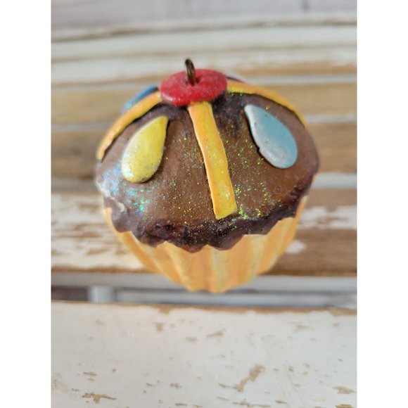 Cupcake vintage baking Baker ornament as is - Picture 3 of 6